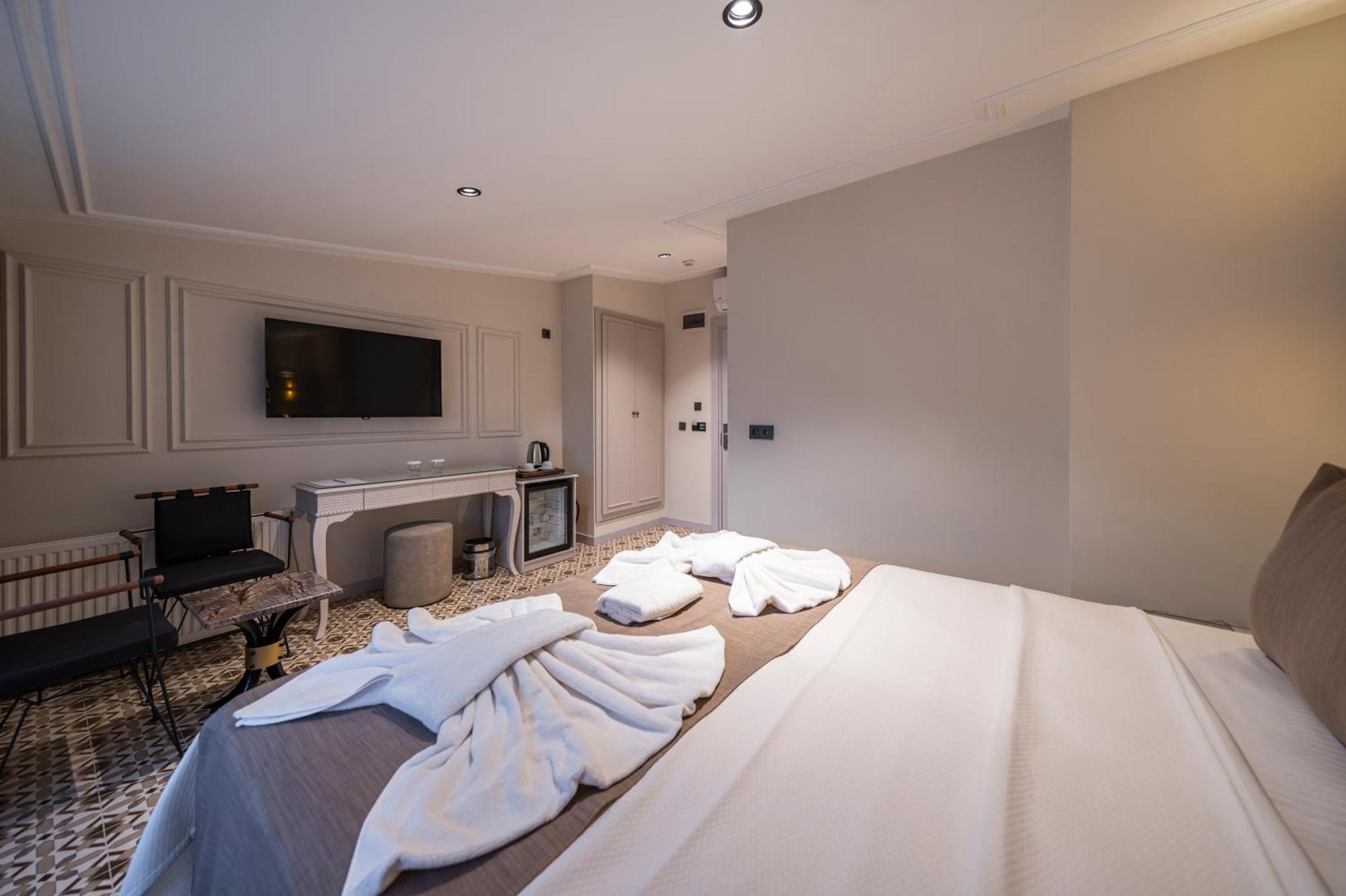 Pera Luna Premium Hotel Istanbul Bagian luar foto