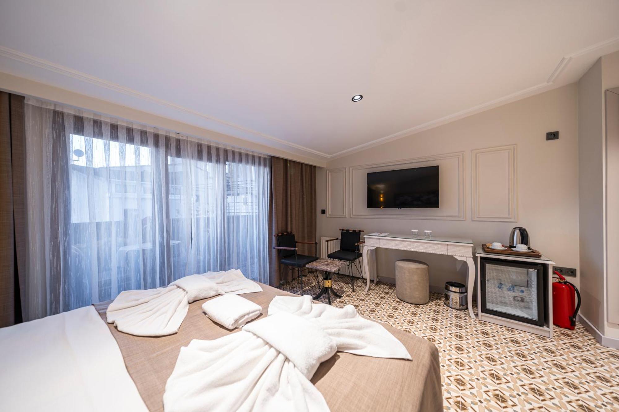 Pera Luna Premium Hotel Istanbul Bagian luar foto