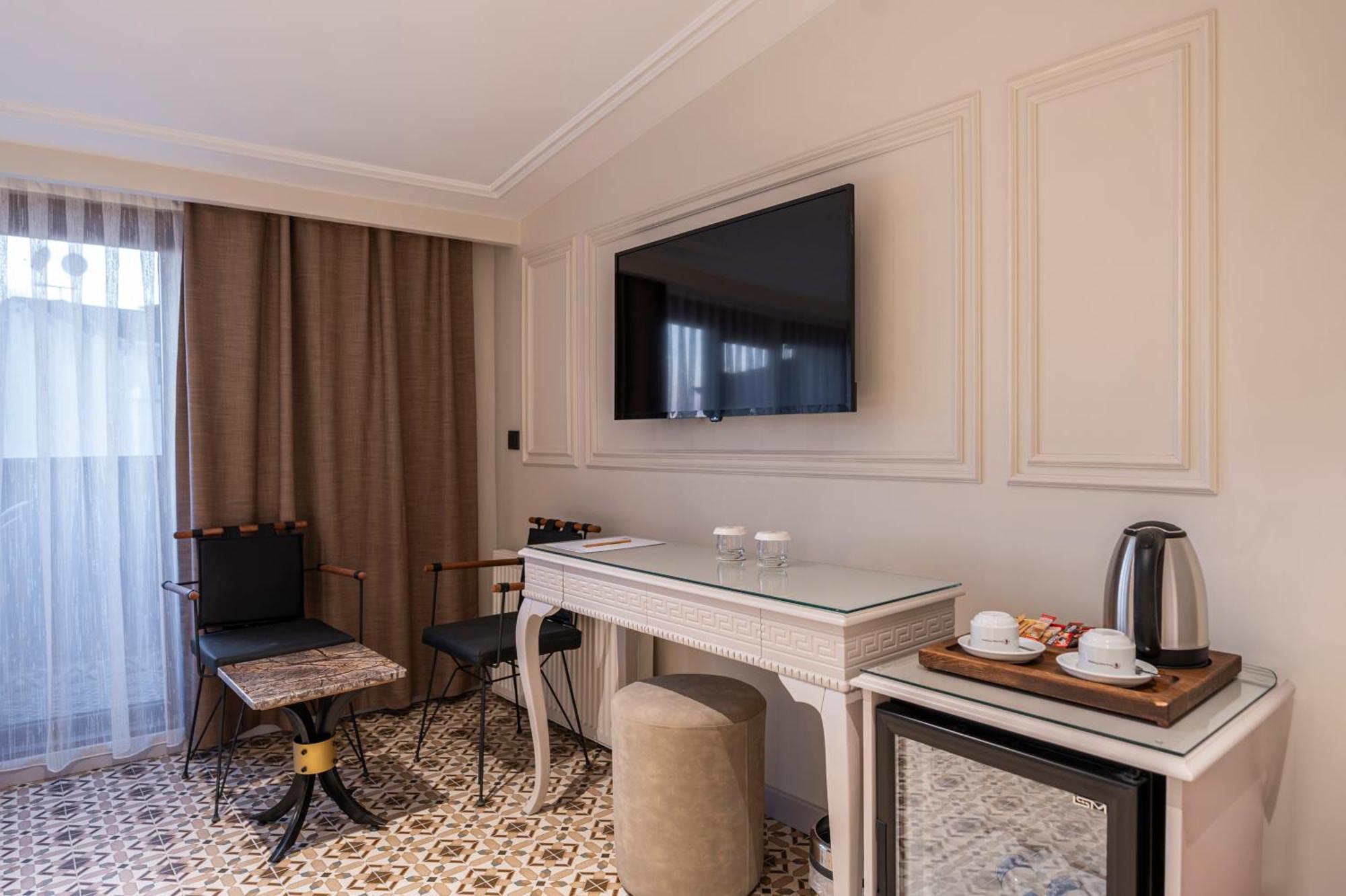 Pera Luna Premium Hotel Istanbul Bagian luar foto