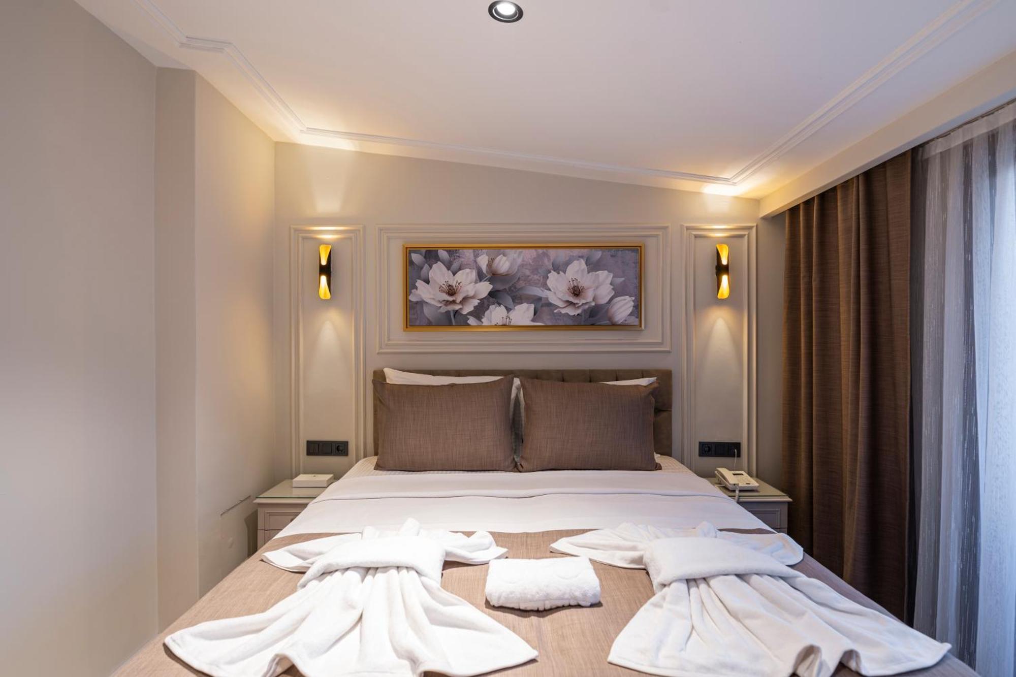 Pera Luna Premium Hotel Istanbul Bagian luar foto