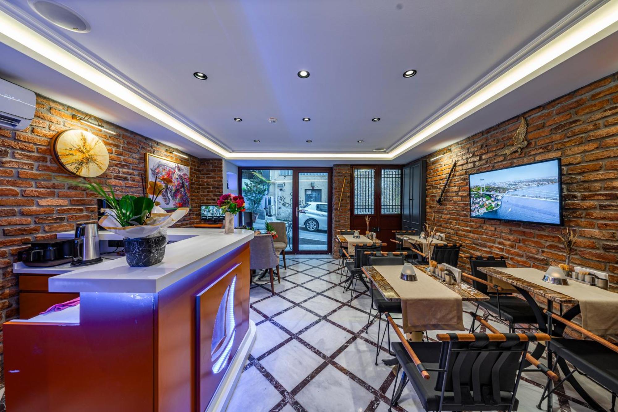 Pera Luna Premium Hotel Istanbul Bagian luar foto
