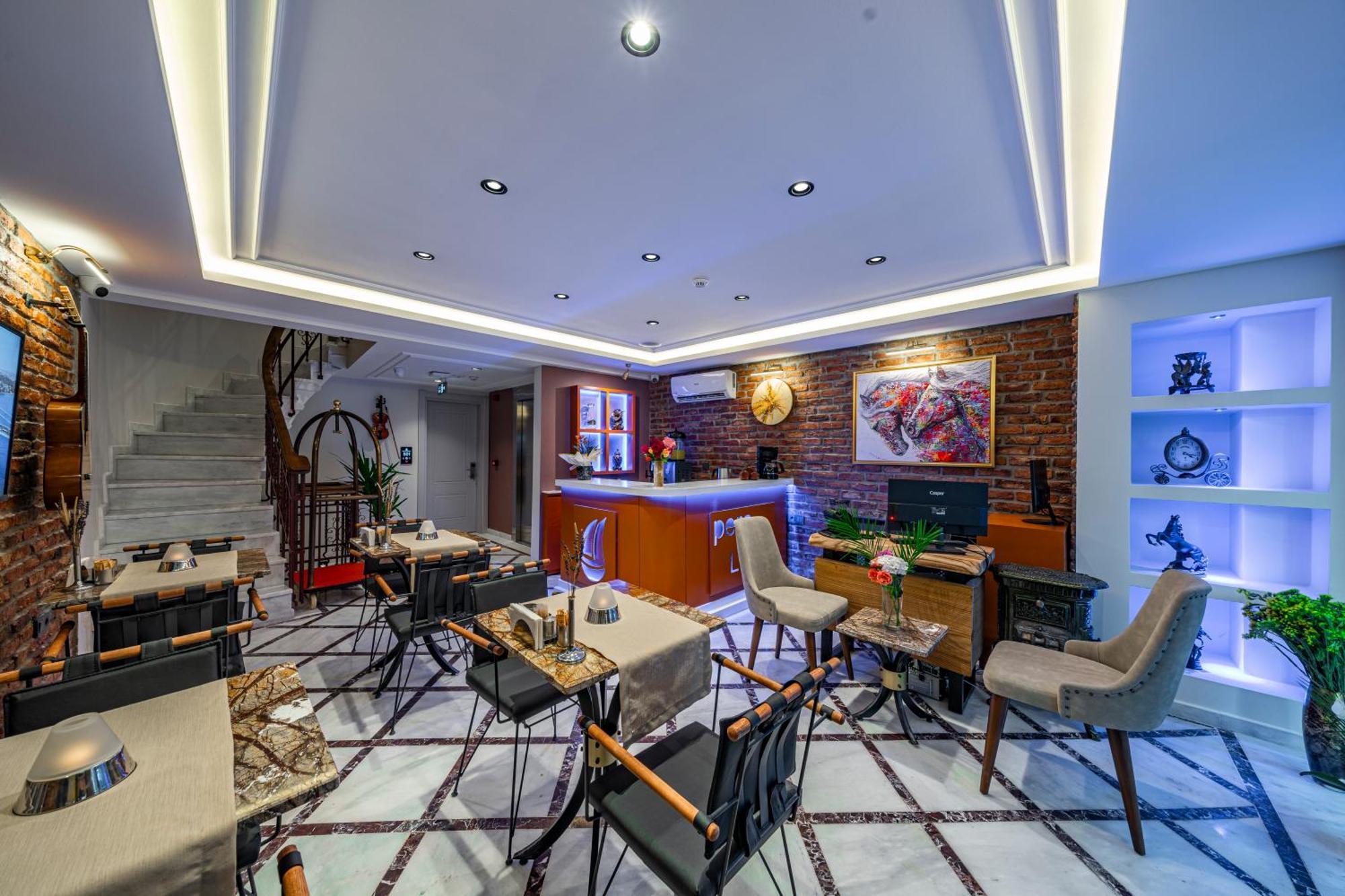 Pera Luna Premium Hotel Istanbul Bagian luar foto