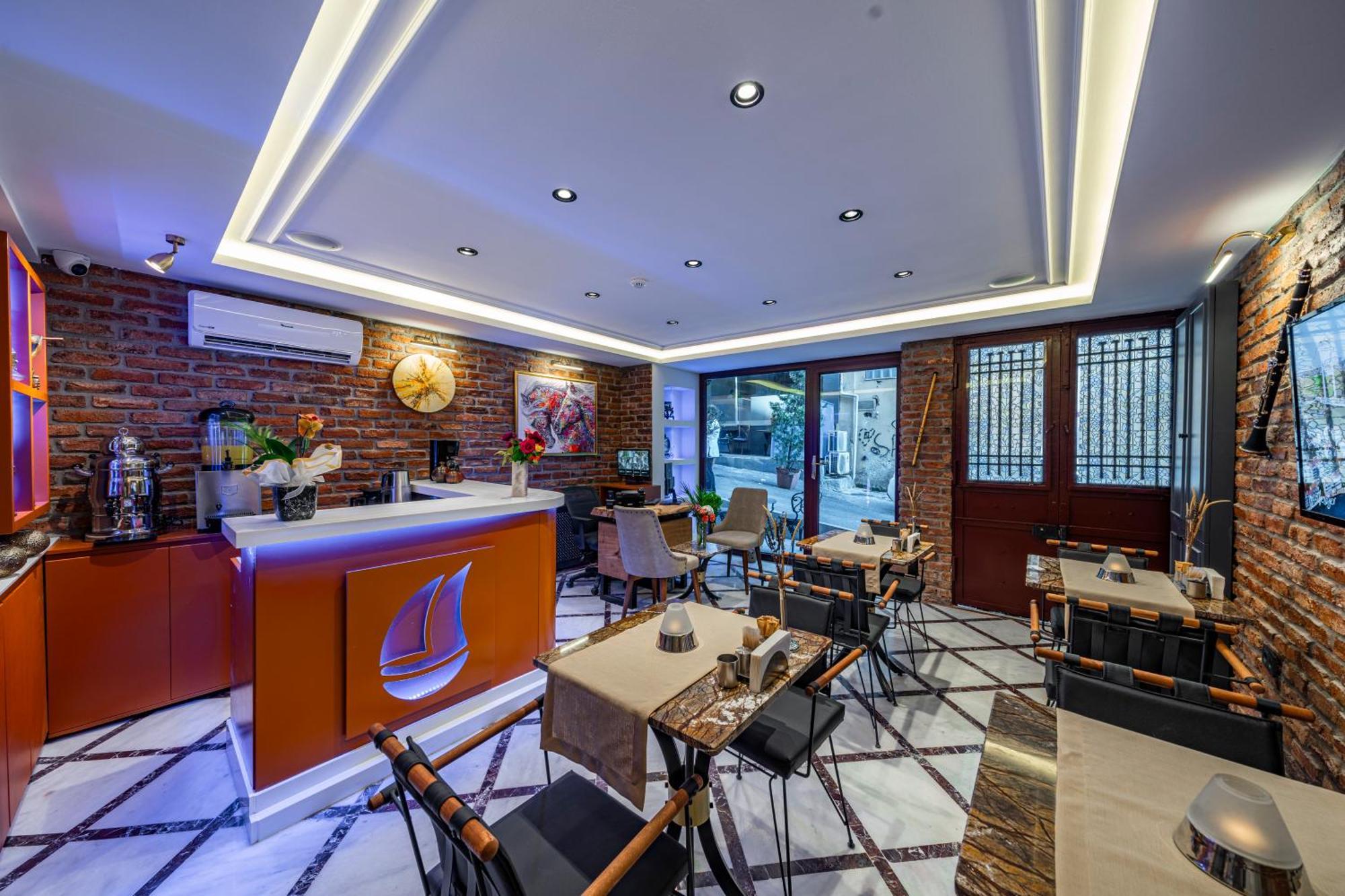 Pera Luna Premium Hotel Istanbul Bagian luar foto