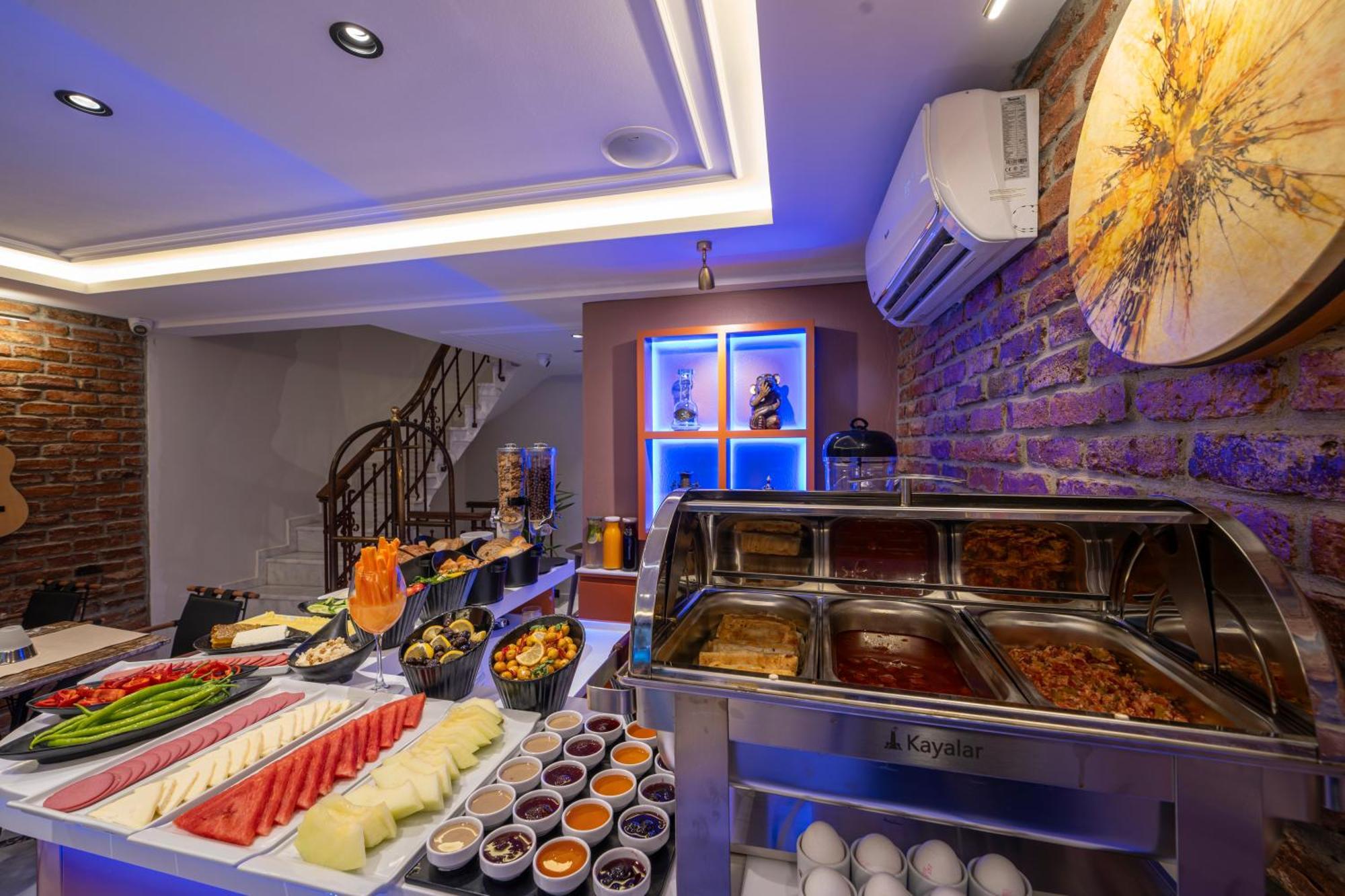 Pera Luna Premium Hotel Istanbul Bagian luar foto