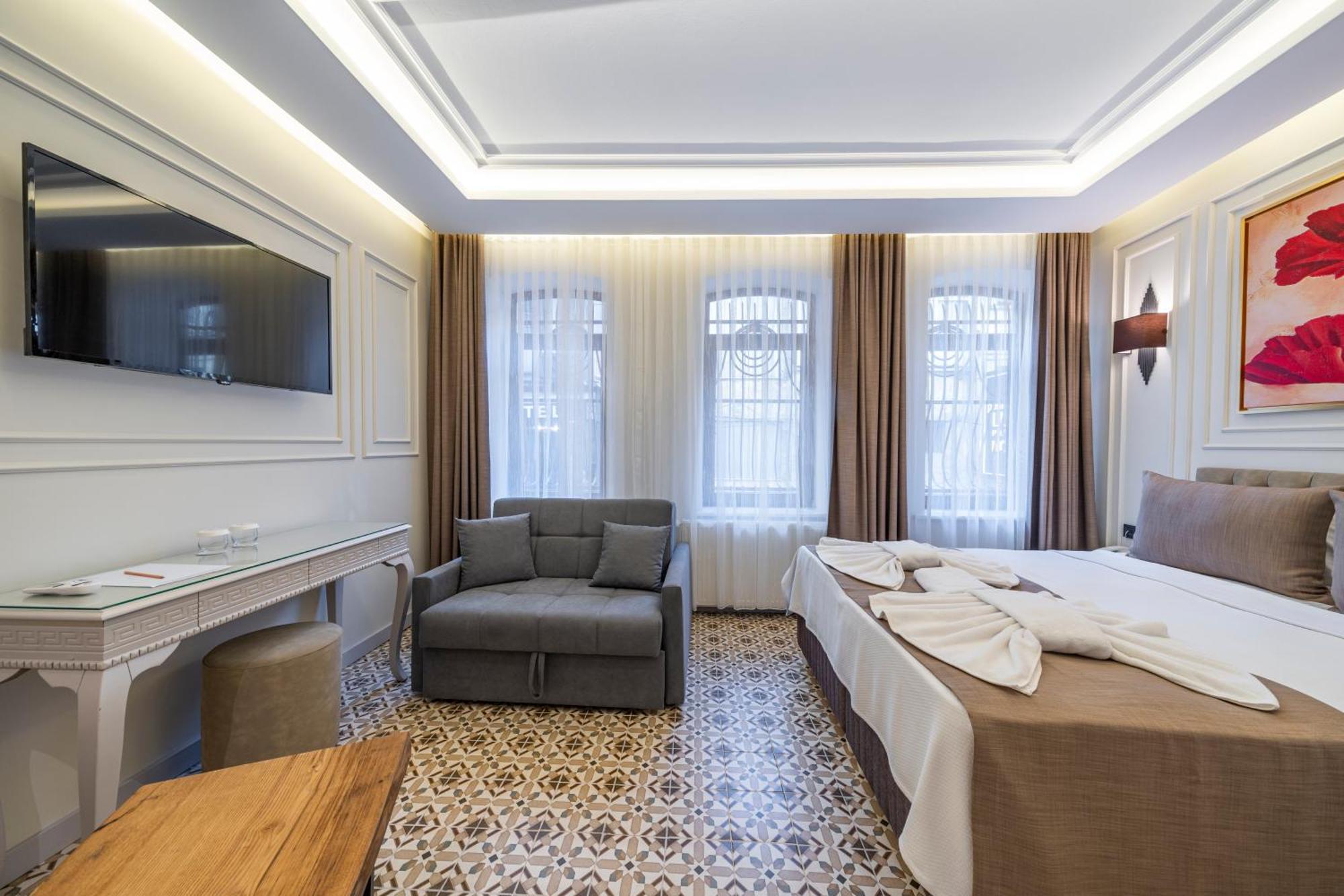 Pera Luna Premium Hotel Istanbul Bagian luar foto