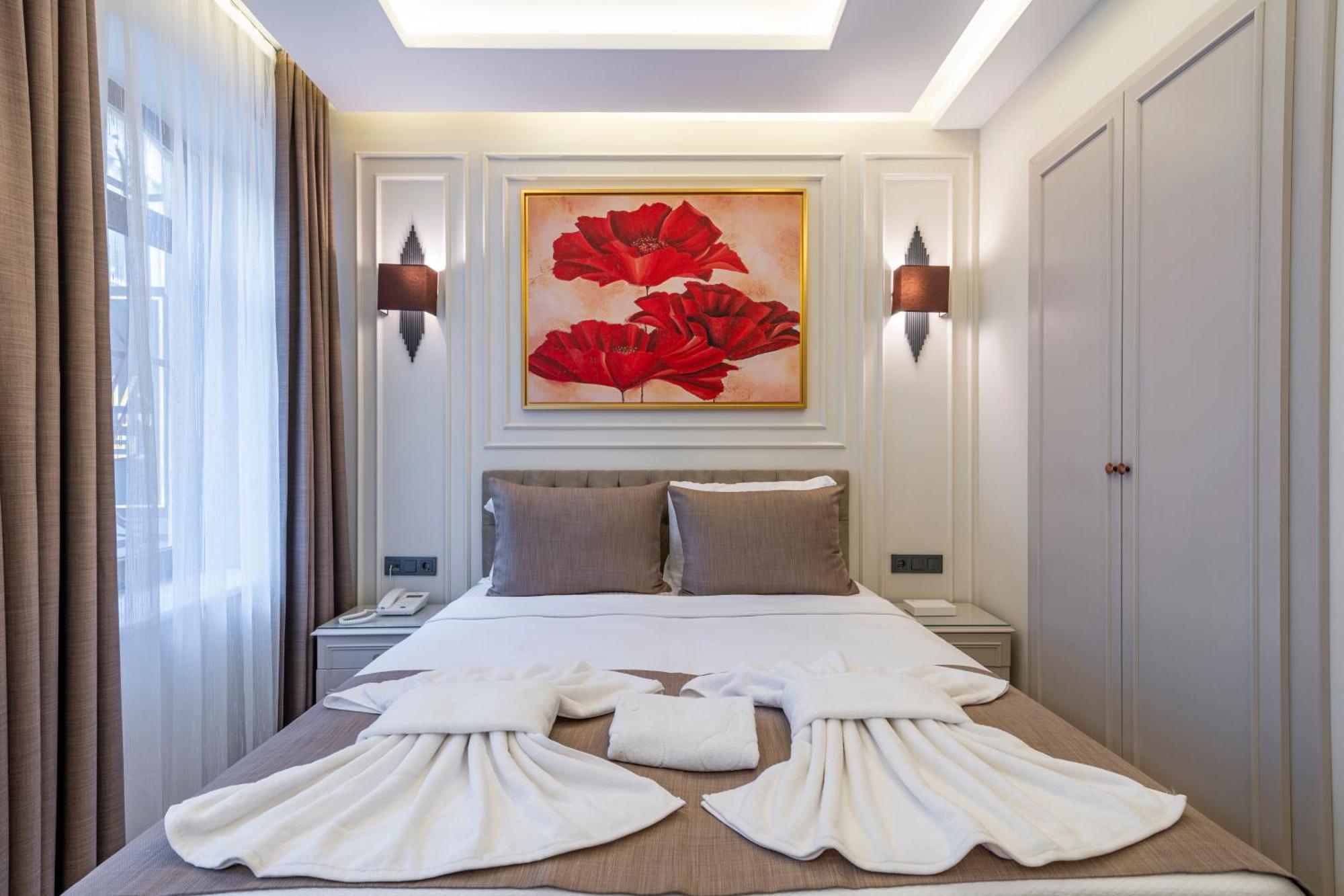 Pera Luna Premium Hotel Istanbul Bagian luar foto