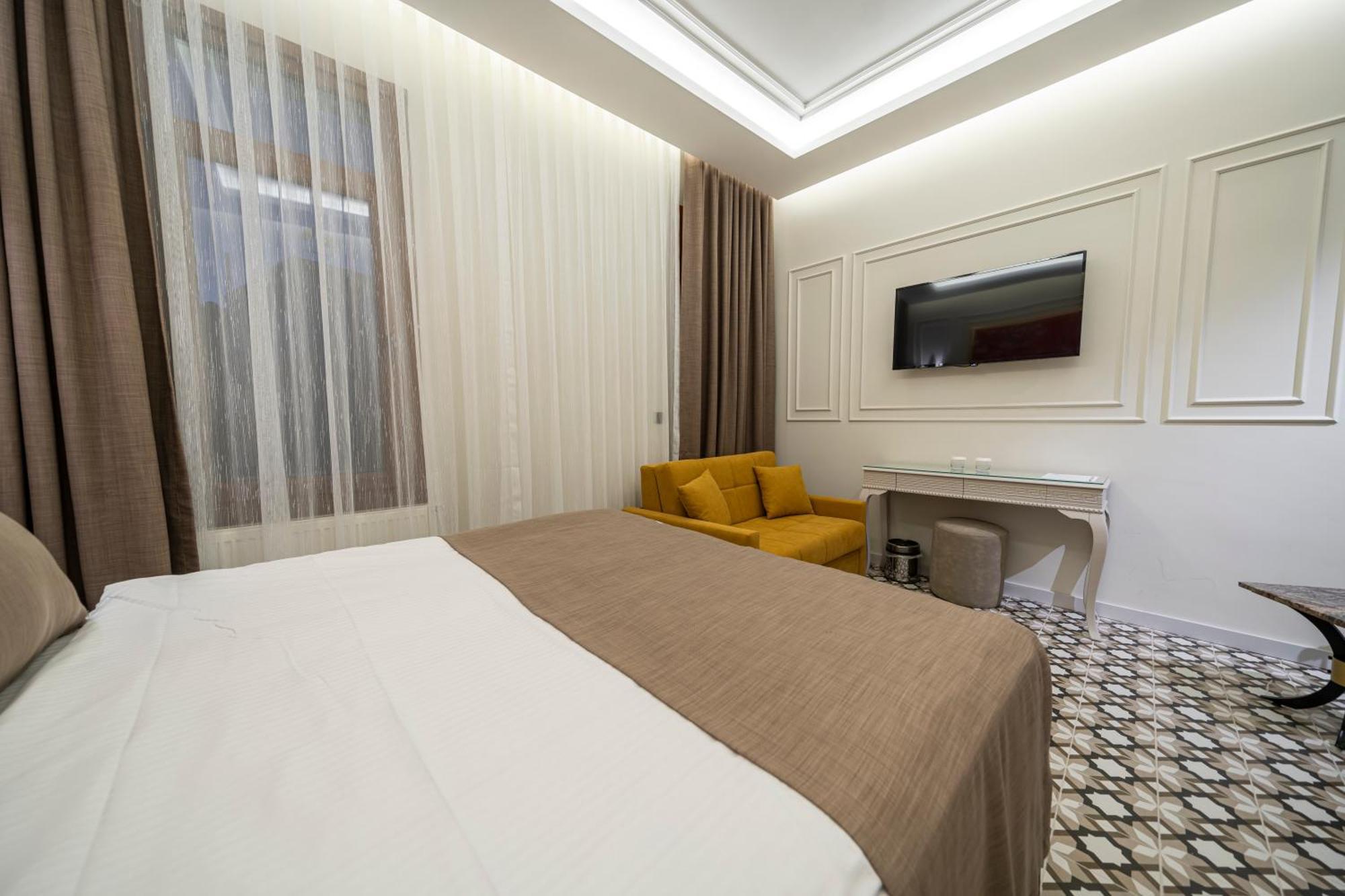 Pera Luna Premium Hotel Istanbul Bagian luar foto