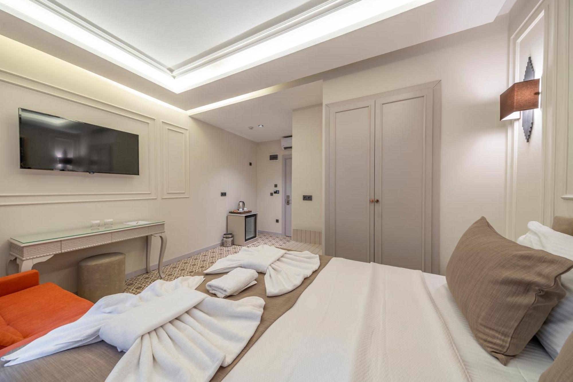 Pera Luna Premium Hotel Istanbul Bagian luar foto