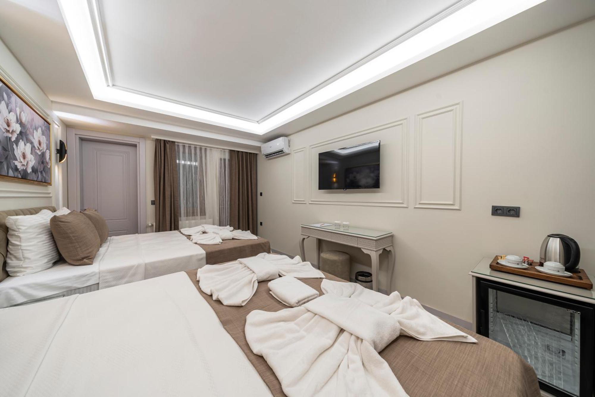 Pera Luna Premium Hotel Istanbul Bagian luar foto