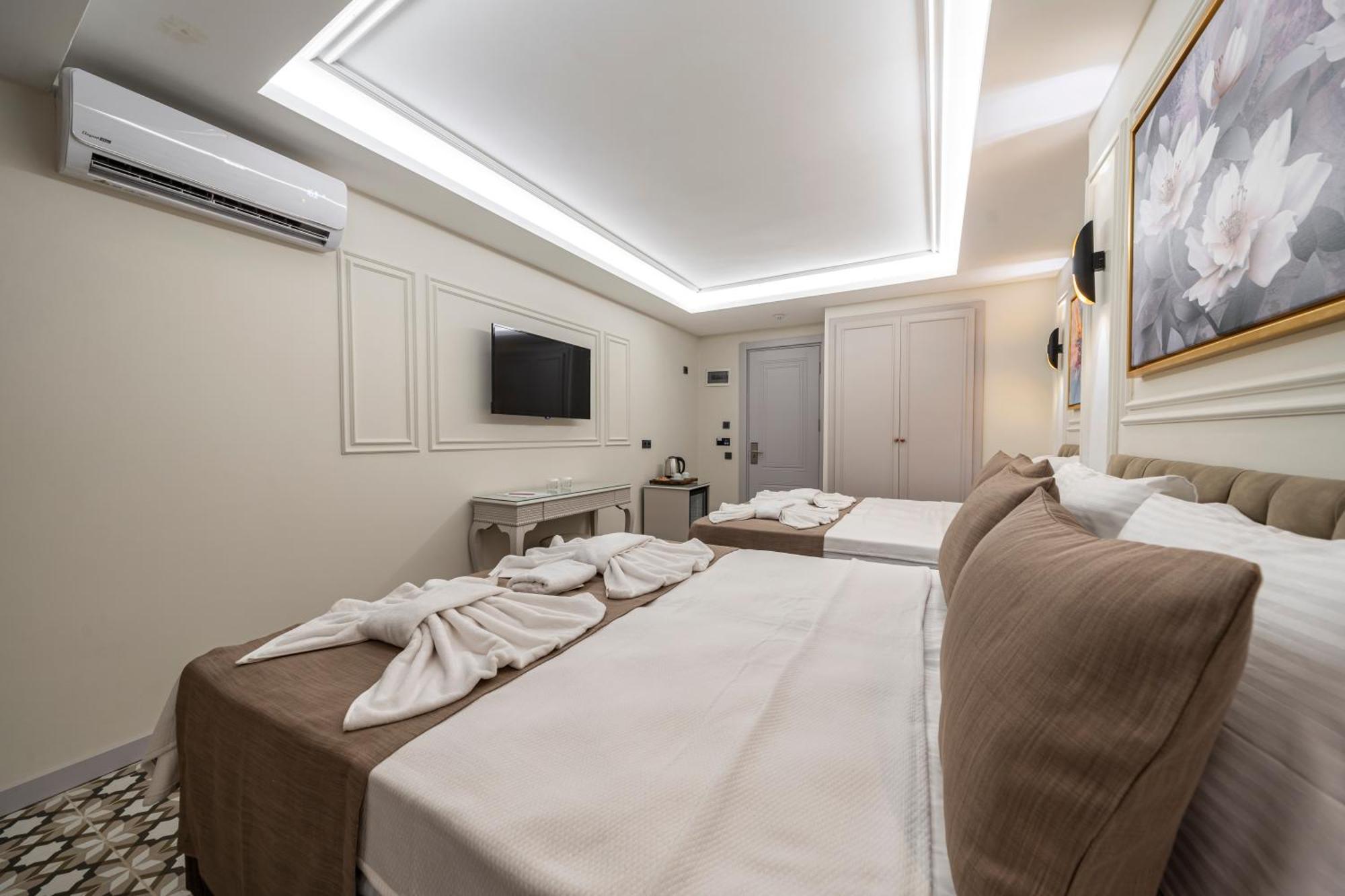 Pera Luna Premium Hotel Istanbul Bagian luar foto