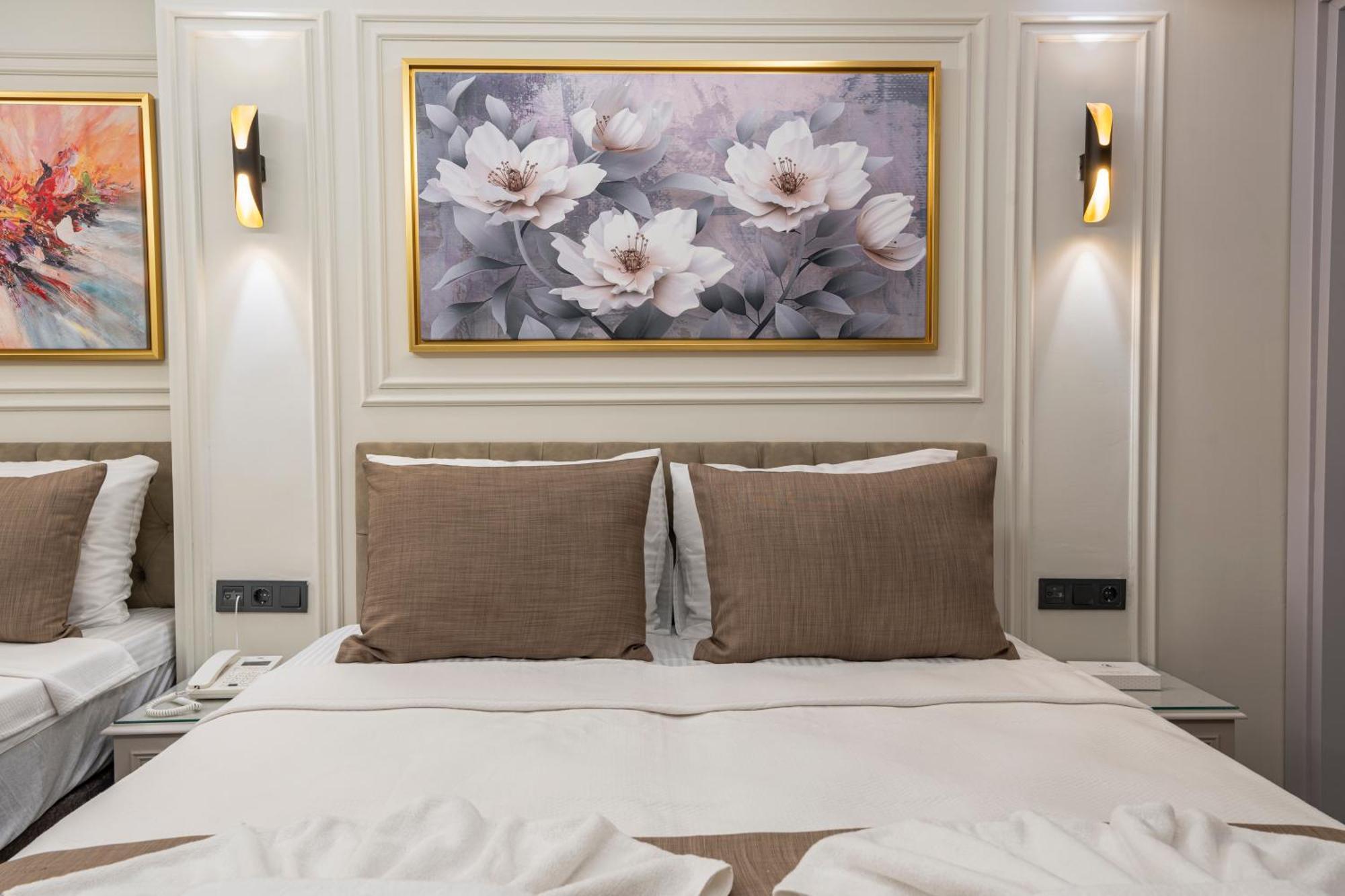 Pera Luna Premium Hotel Istanbul Bagian luar foto