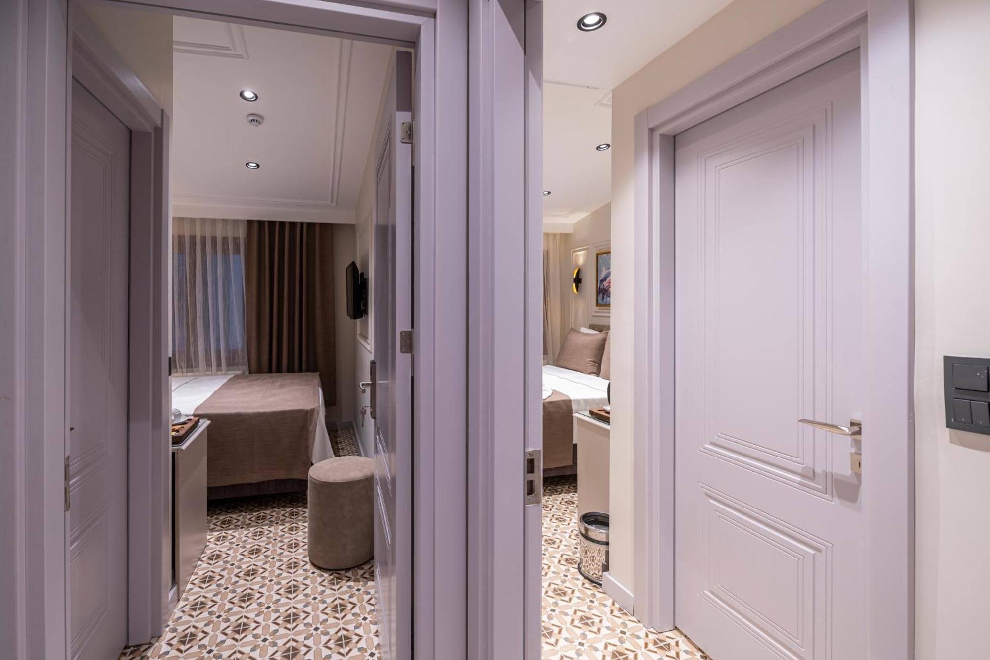 Pera Luna Premium Hotel Istanbul Bagian luar foto
