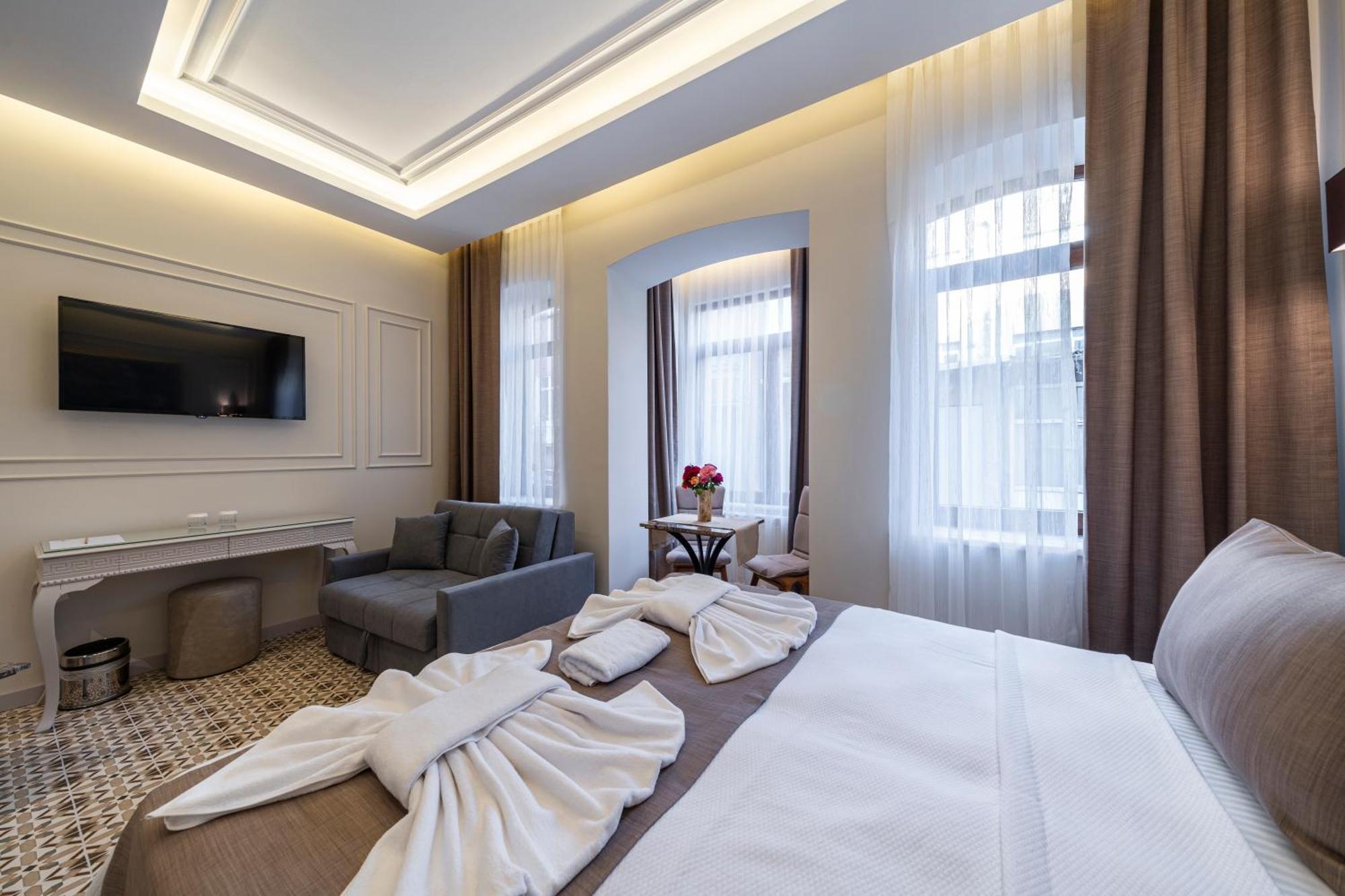 Pera Luna Premium Hotel Istanbul Bagian luar foto