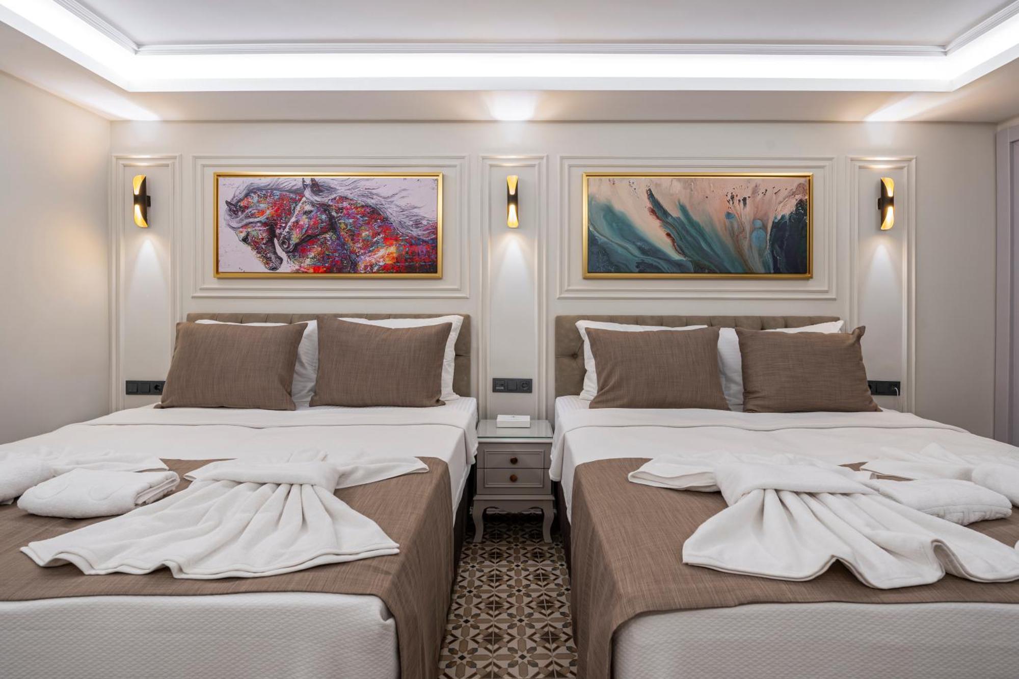 Pera Luna Premium Hotel Istanbul Bagian luar foto