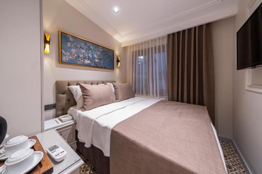 Pera Luna Premium Hotel Istanbul Bagian luar foto